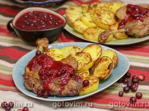 Утиные ножки конфи с клюквенным соусом и запеченным картофелем